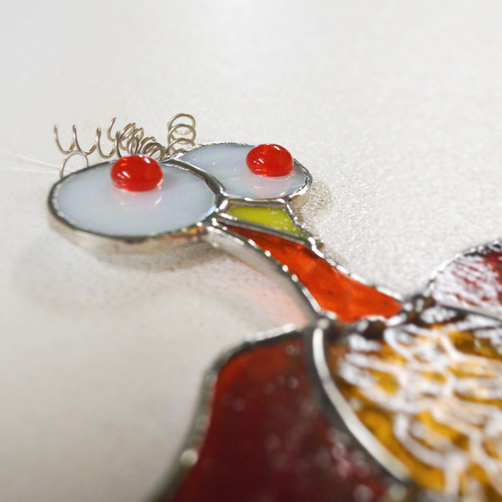 This adorable cartoon bird stained glass suncatcher is a great for window decoration, as a gift and more! Hang it up in your window to see the full beauty of the stained glass, add it to a floral arraignment, or use it as a gift for the nature lover in your life.   All stained glass is handmade by Deb's Broken glass in Bathurst NB