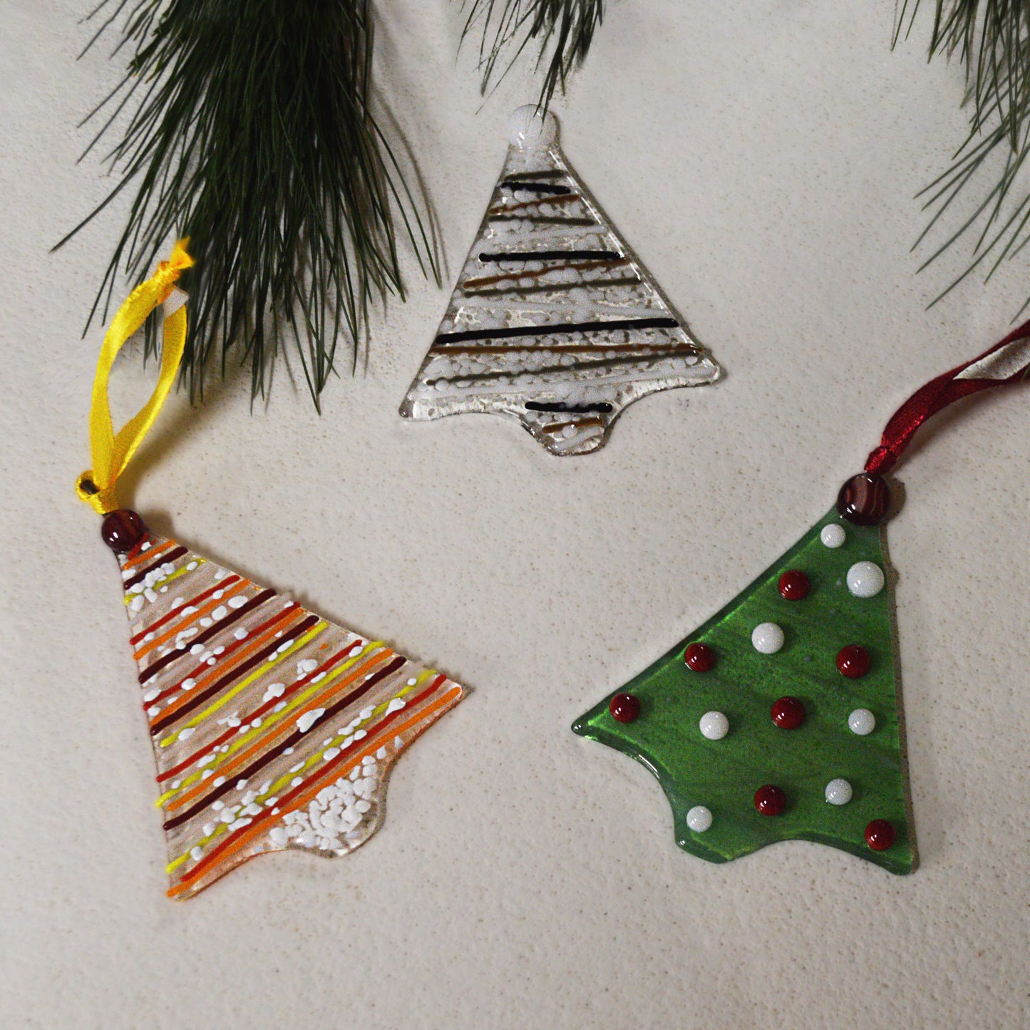 This holiday tree shaped stained glass ornament is the perfect decoration for this holiday season. Hang it in your window or on your Christmas tree to really liven up your space! It would also make a great gift or stocking stuffer or a great addition to any floral arrangement! All stained glass is handmade by Deb's Broken glass in Bathurst NB.