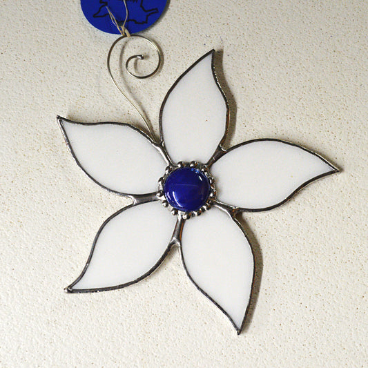 This funky flower stained glass suncatcher is a great for window decoration, as a gift and more! Hang it up in your window to see the full beauty of the stained glass, add it to a floral arraignment, or use it as a gift for the nature lover in your life.   All stained glass is handmade by Deb's Broken glass in Bathurst NB.  