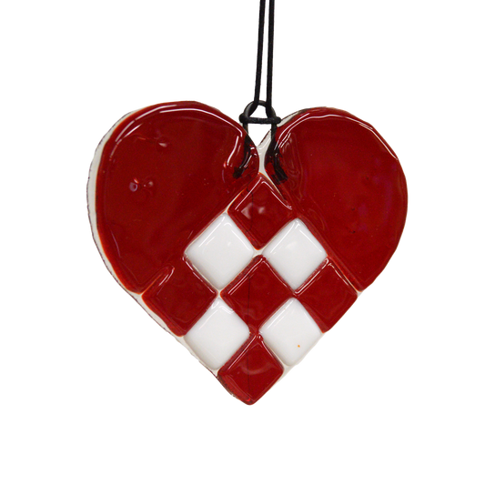 This checker pattern heart shaped stained glass suncatcher is a great for window decoration, as a gift and more! Hang it up in your window to see the full beauty of the stained glass, add it to a floral arraignment, or use it as a gift for the nature lover in your life.   All stained glass is handmade by Deb's Broken glass in Bathurst NB.  